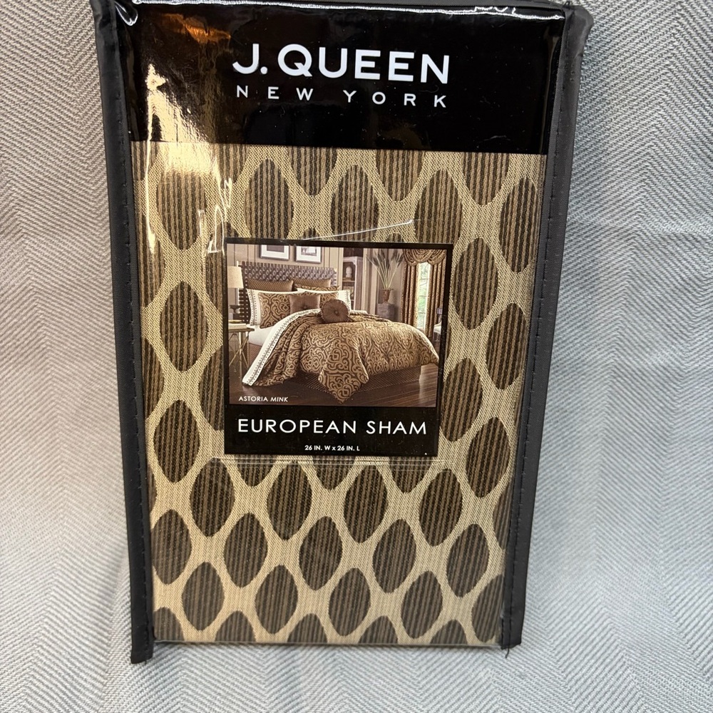 NWT J Queen, New York Euro sham Astoria Mink 26“ x 26“.